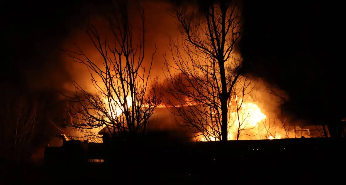 Brand verwoest tuinhuis op woonwagenkamp - Foto 3