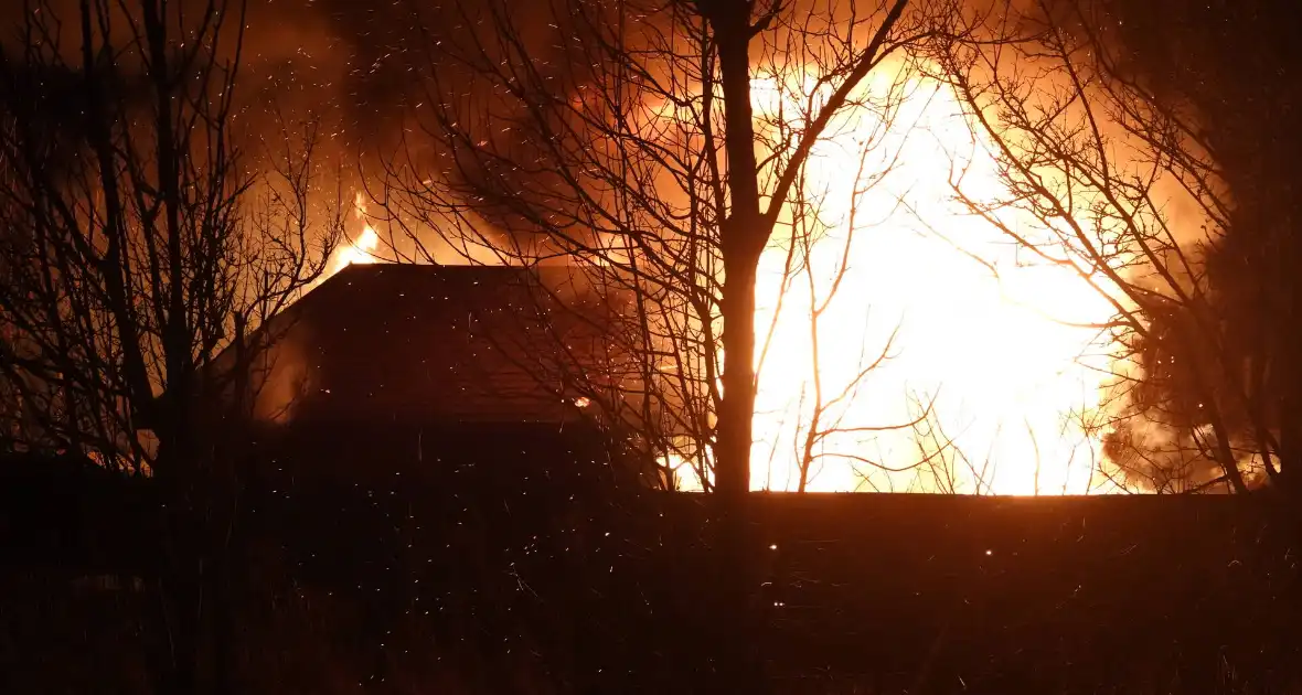 Brand verwoest tuinhuis op woonwagenkamp - Foto 5
