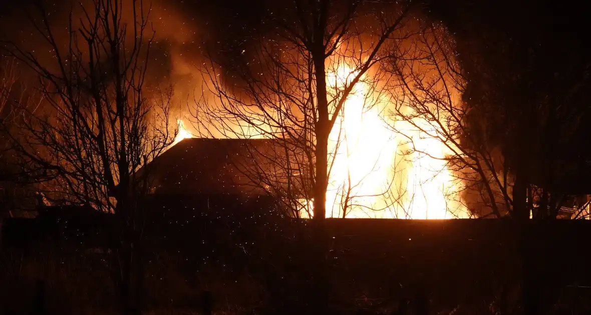 Brand verwoest tuinhuis op woonwagenkamp - Foto 6