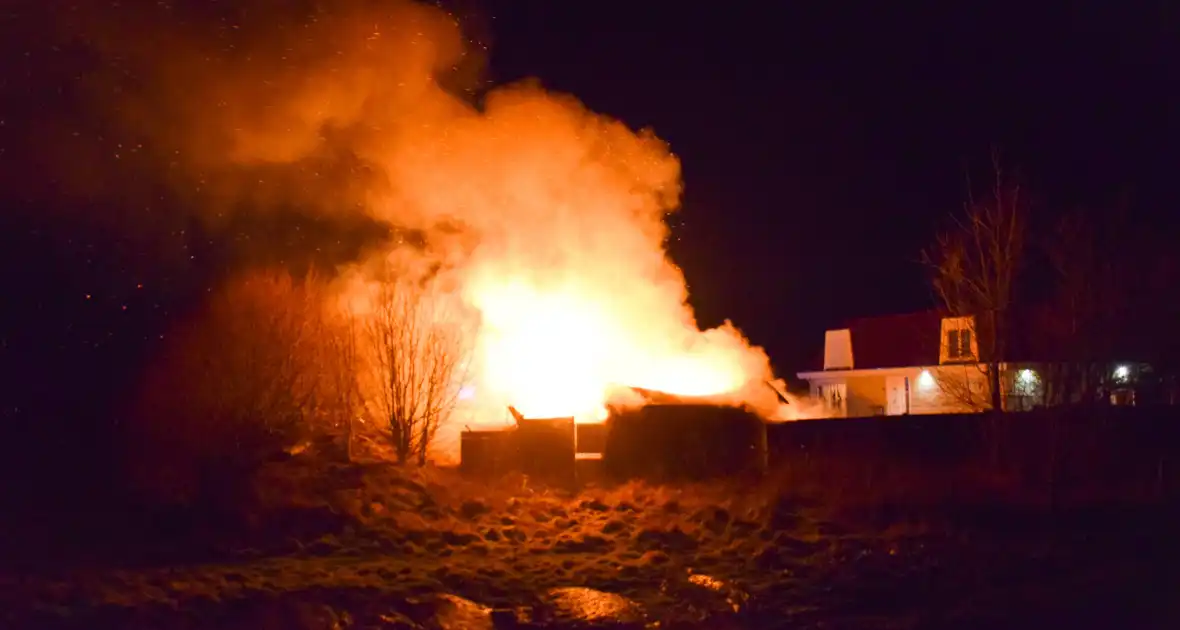 Brand verwoest tuinhuis op woonwagenkamp - Foto 8