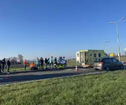 Fietser en motorrijder hard in botsing