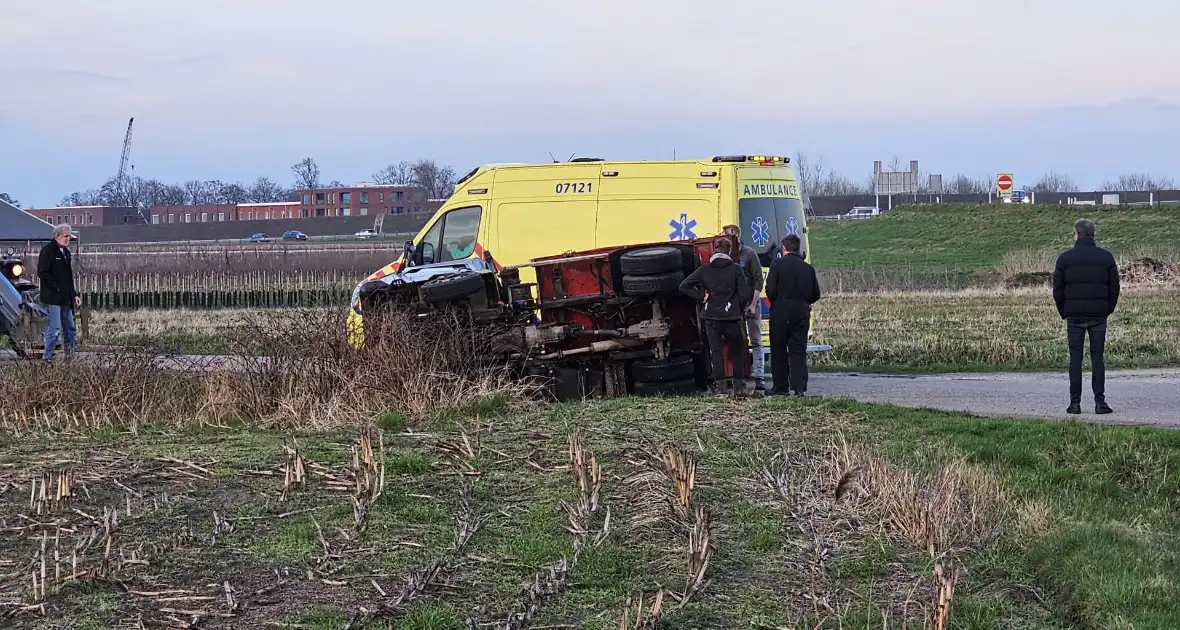 Gekantelde landbouwvoertuig plet fiets - Foto 2