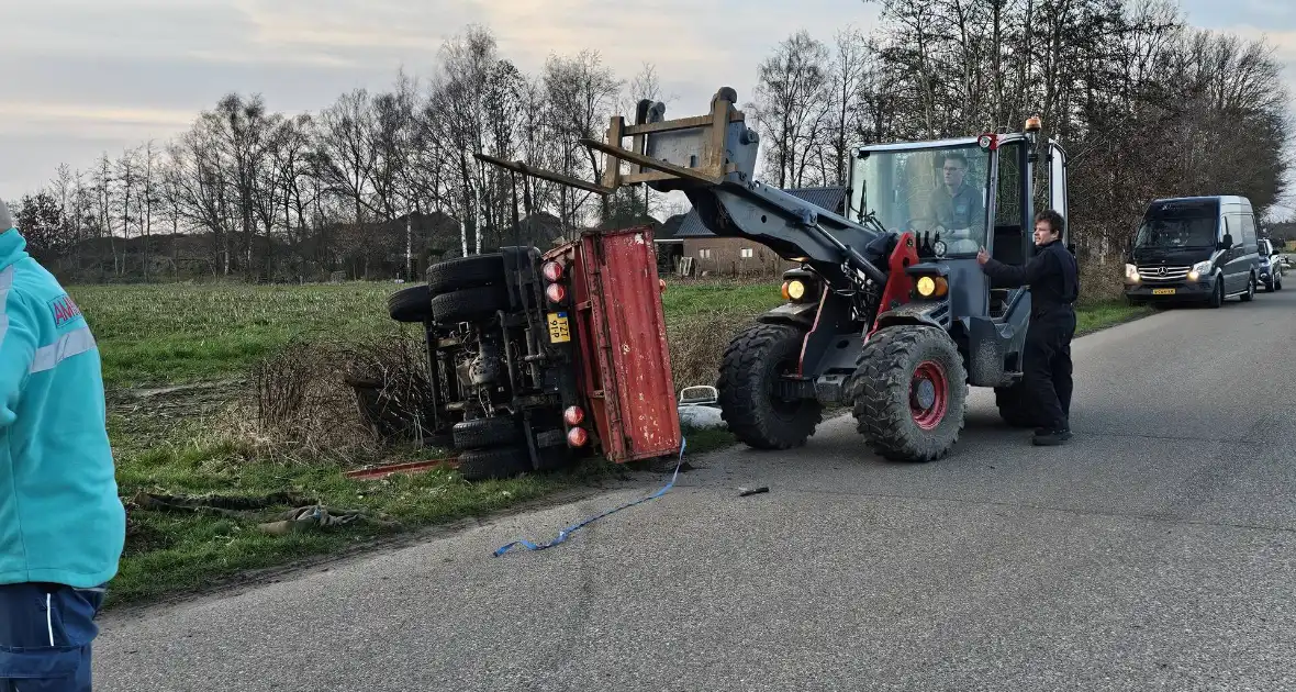 Gekantelde landbouwvoertuig plet fiets - Foto 3