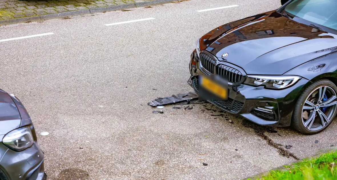 Explosie bij geparkeerde BMW-auto in Nieuwland - Foto 6