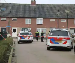 Overleden persoon aangetroffen, verdachte aangehouden