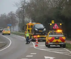 Auto getakeld na kop-staartbotsing