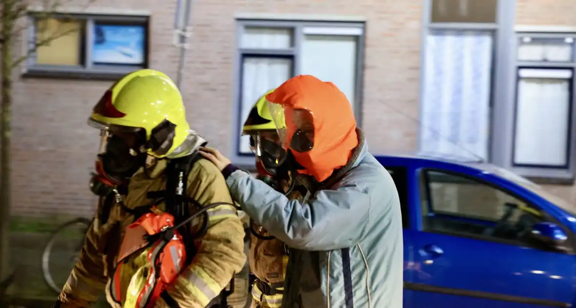 Meerdere bewoners gered bij hevige woningbrand - Foto 6