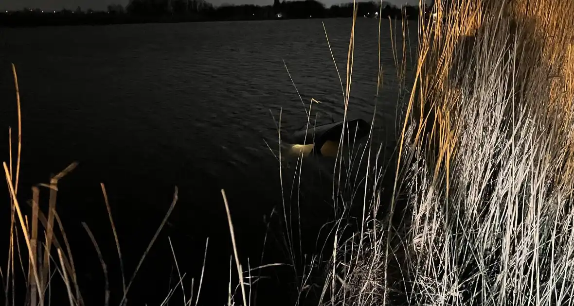 Automobilist verliest macht over stuur en belandt in het water - Foto 3