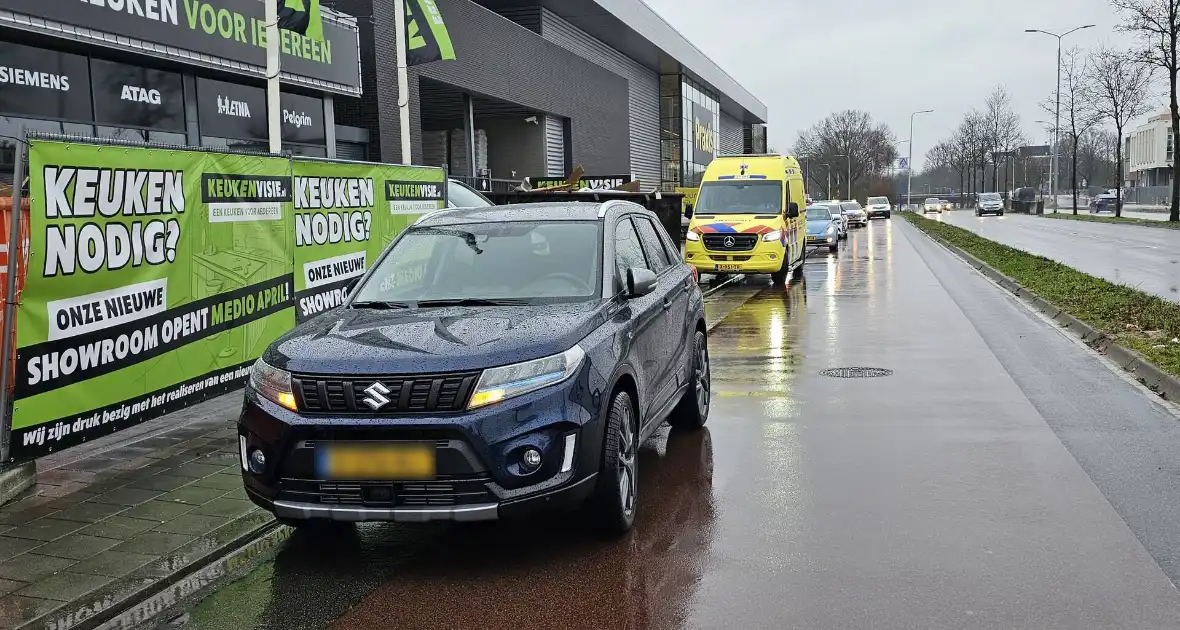 Fietser aangetikt door personenauto