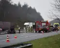 Auto vliegt in brand na ongeval op snelweg