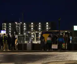 Kleine pro Palestina demonstratie bij treinstation