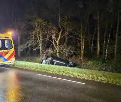 Automobilist belandt in sloot na ongeval