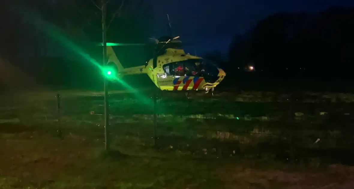 Traumahelikopter landt vanwege medische noodsituatie - Foto 3