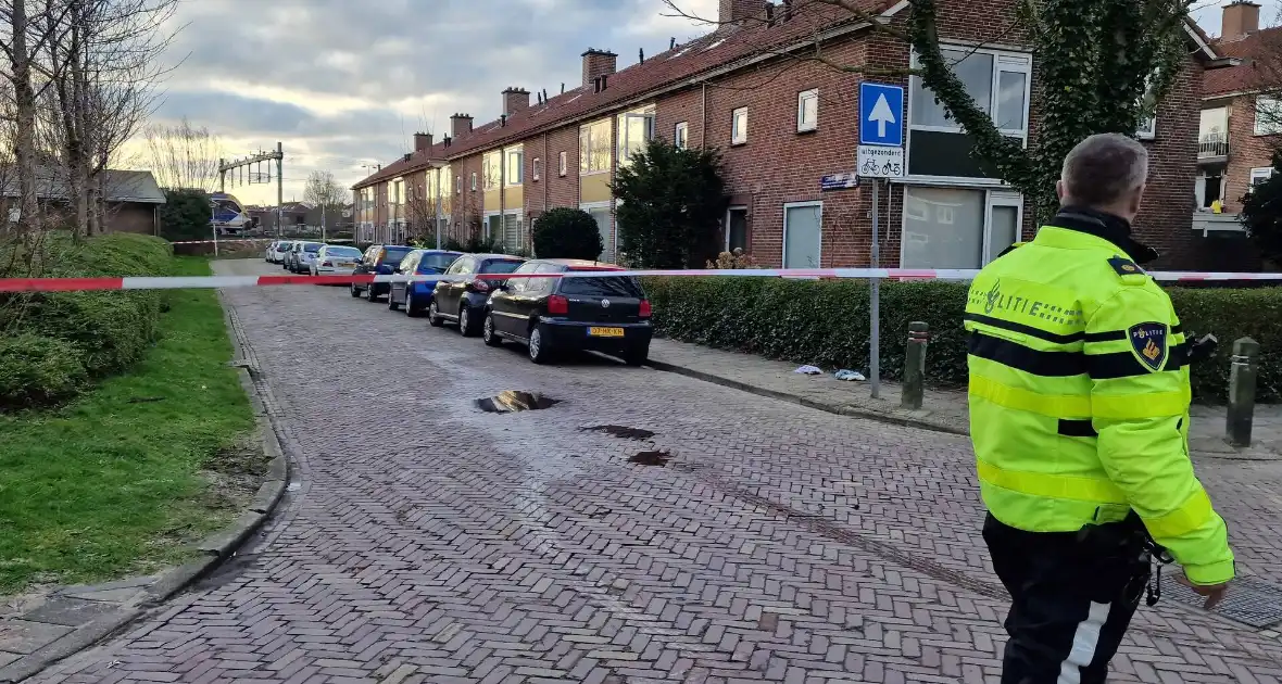 Straat afgezet vanwege steekpartij in woning - Foto 2