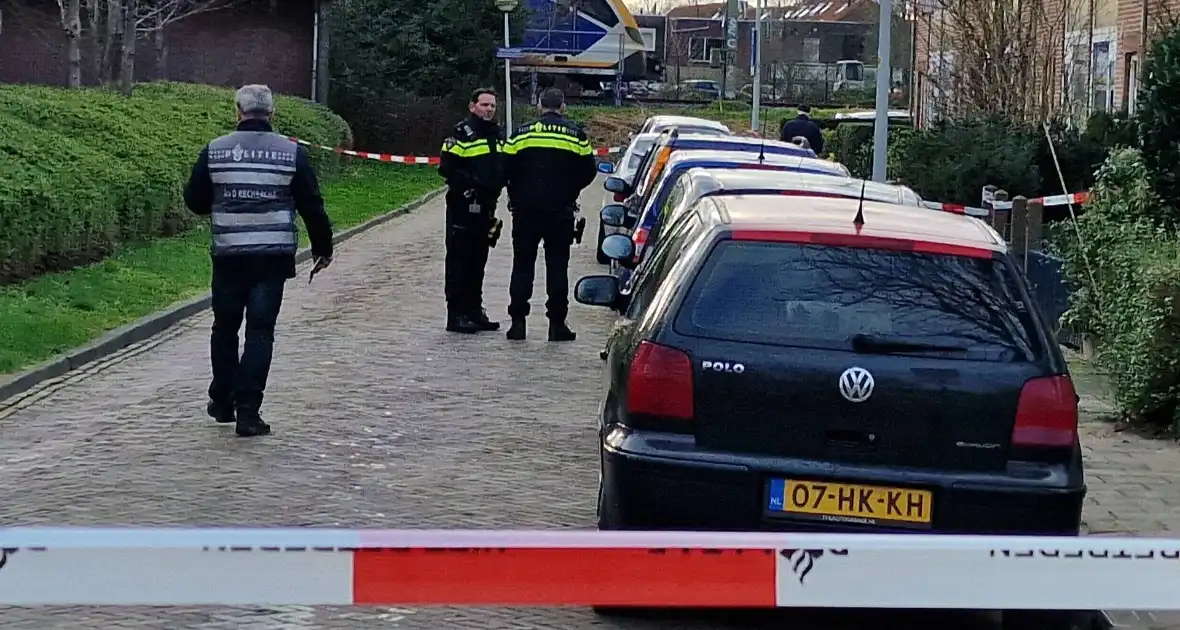 Straat afgezet vanwege steekpartij in woning - Foto 4