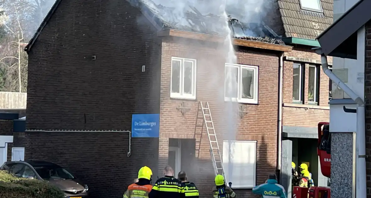 Forse rookontwikkeling bij woningbrand, traumateam ingezet