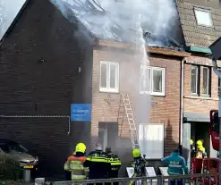 Forse rookontwikkeling bij woningbrand, traumateam ingezet