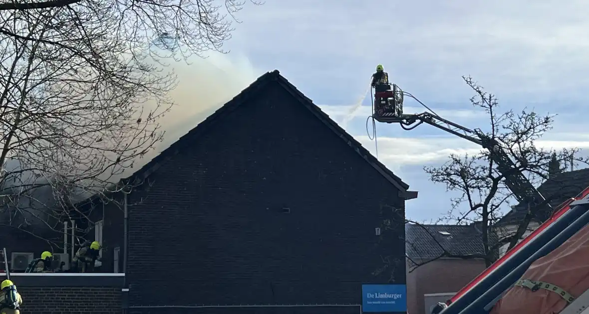 Forse rookontwikkeling bij woningbrand, traumateam ingezet - Foto 3