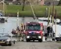 Brandweer redt omgeslagen zeiler uit haven