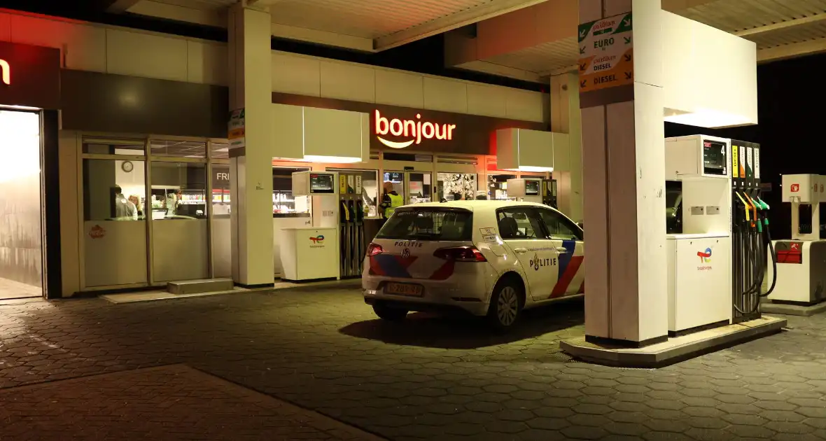 Total tankstation overvallen politie zoekt dader - Foto 1
