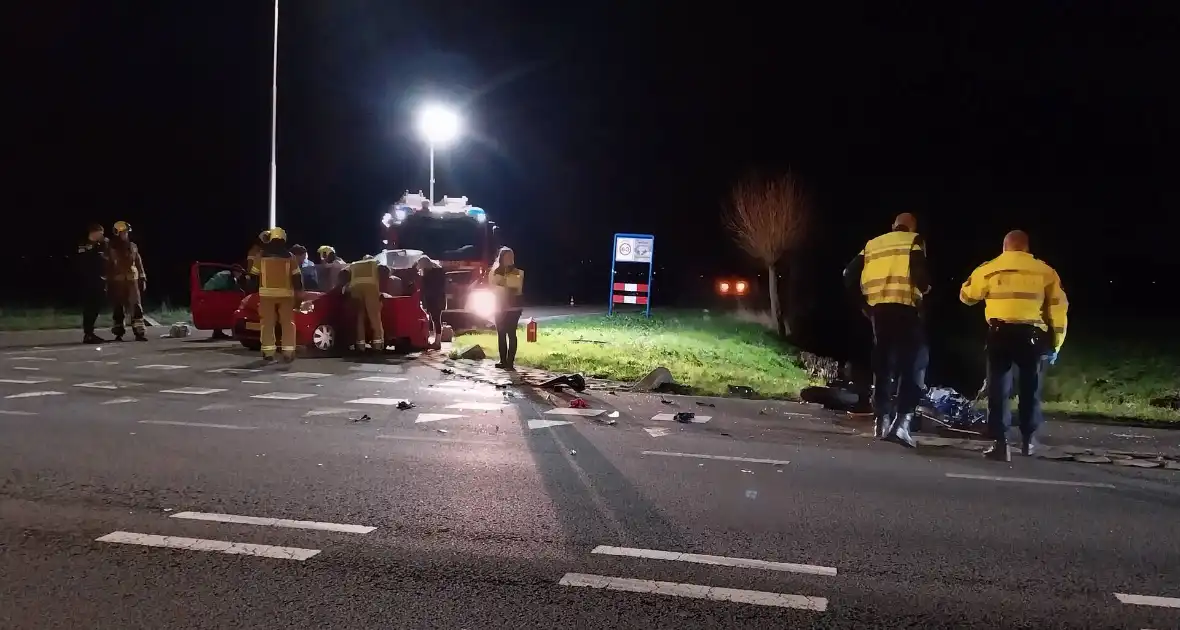 Brommerrijder gewond bij botsing met automobilist, traumahelikopter geland - Foto 2