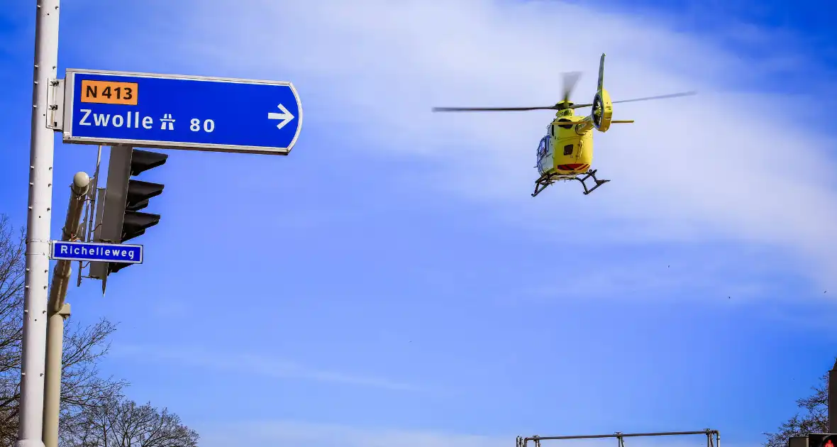 Traumahelikopter landt voor incident met wielrenner - Foto 2