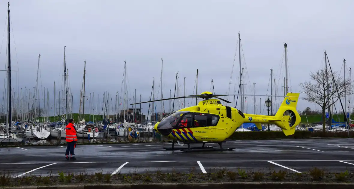 Traumahelikopter landt voor medische noodsituatie met kindje - Foto 1