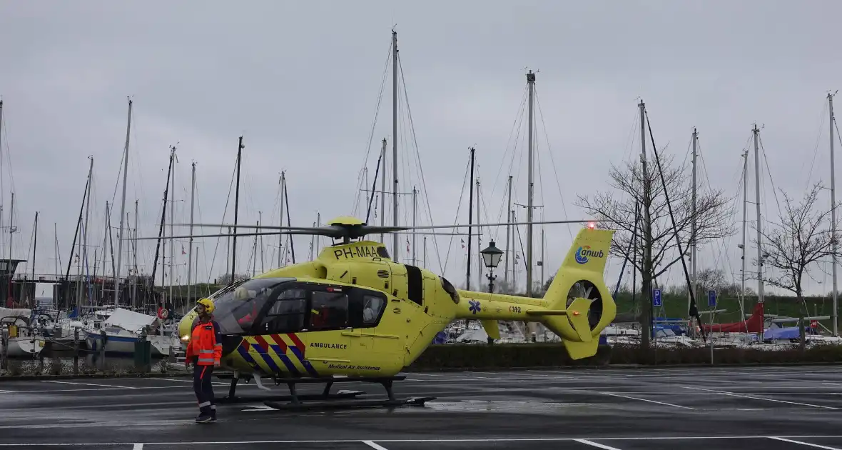 Traumahelikopter landt voor medische noodsituatie met kindje - Foto 10