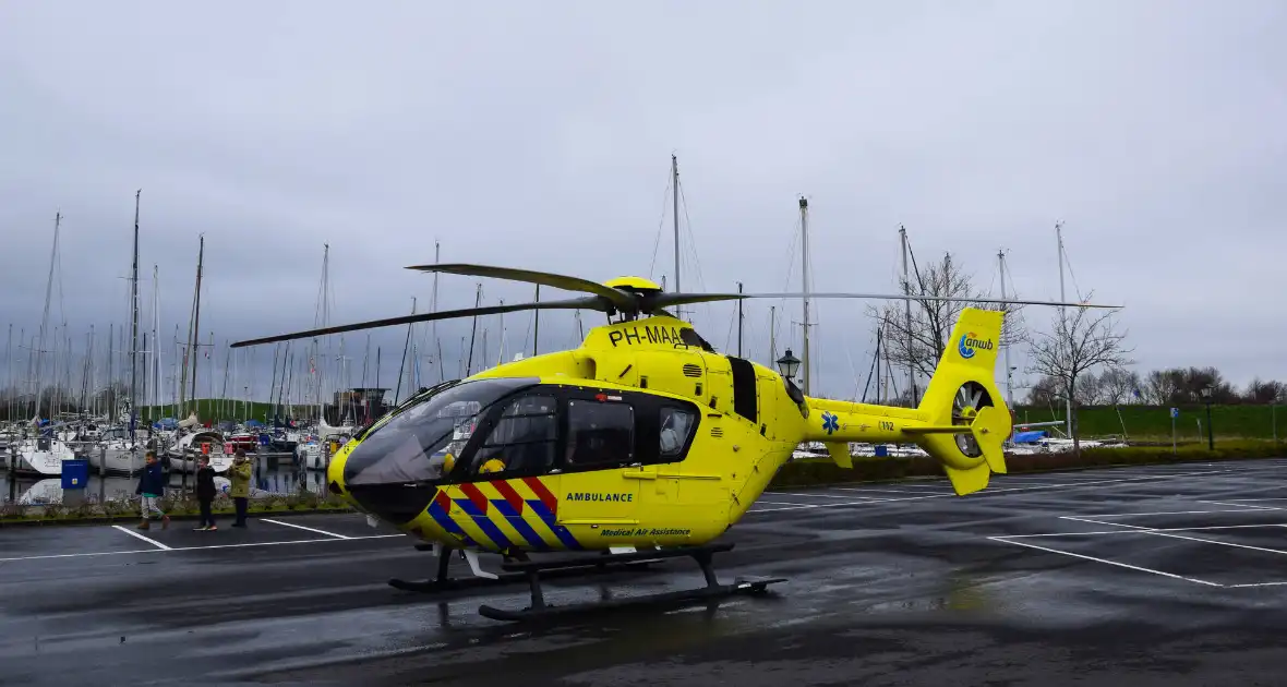 Traumahelikopter landt voor medische noodsituatie met kindje - Foto 3