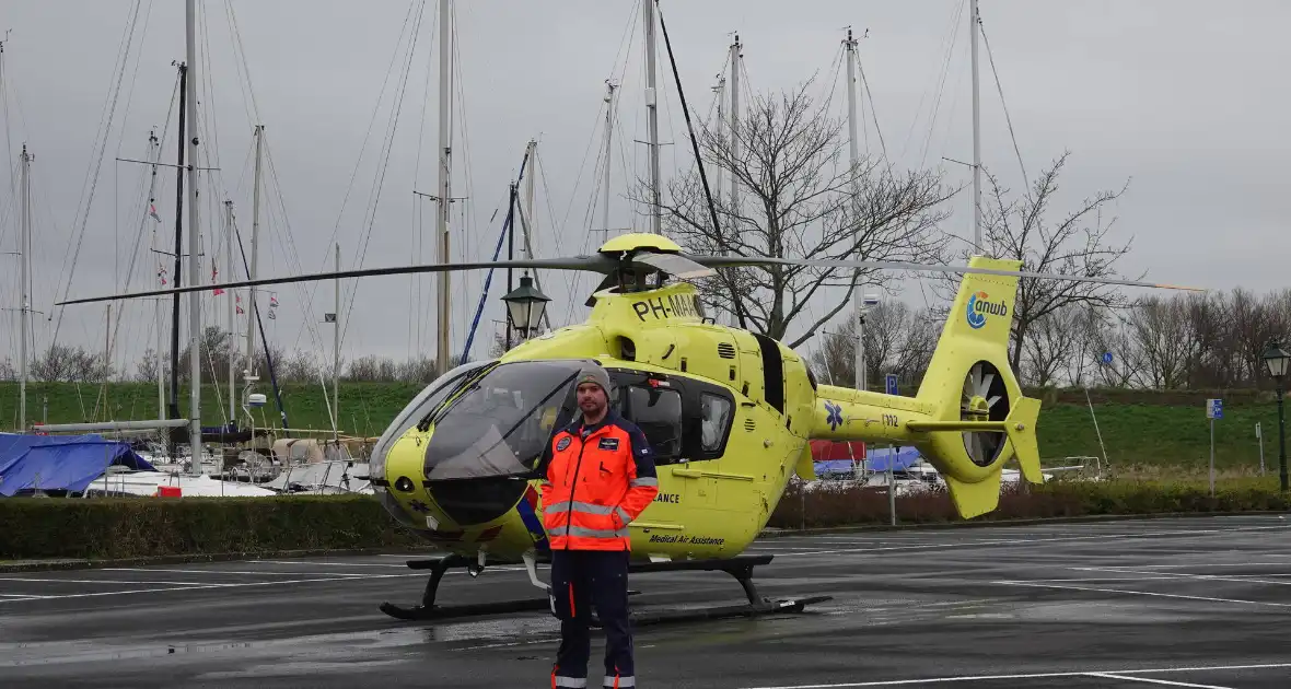 Traumahelikopter landt voor medische noodsituatie met kindje - Foto 9