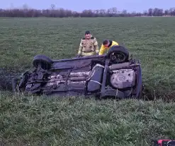 Proefrit eindigd ondersteboven in sloot