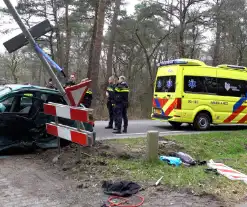 Gewonde bij botsing tussen auto en bestelbus bestuurder aangehouden