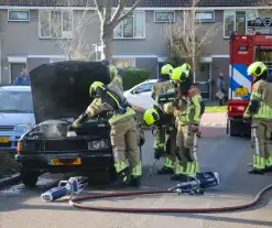 Oude auto fiks beschadigd na brand