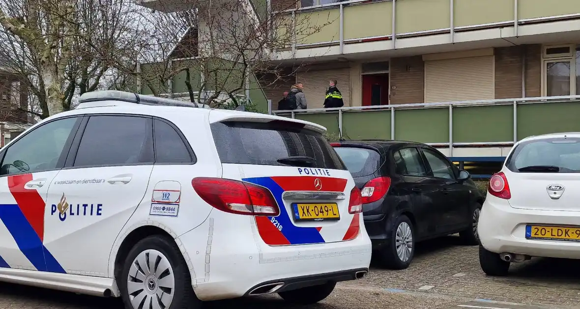 Politie onderzoekt explosie bij flat - Foto 1