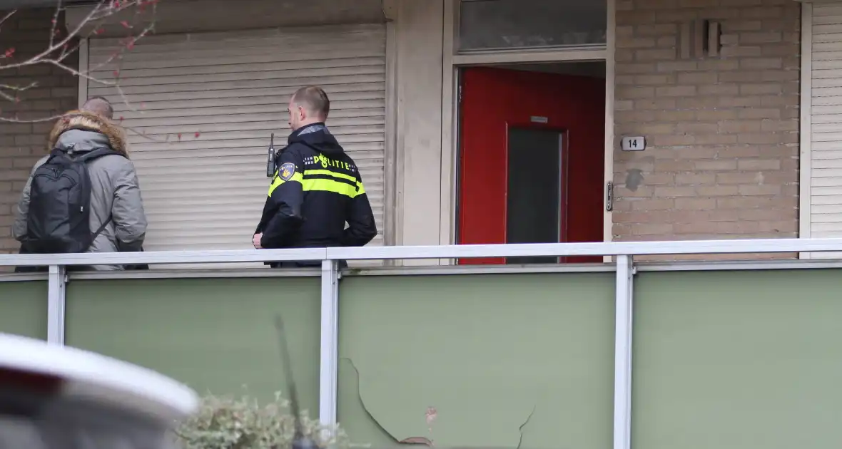 Politie onderzoekt explosie bij flat - Foto 5