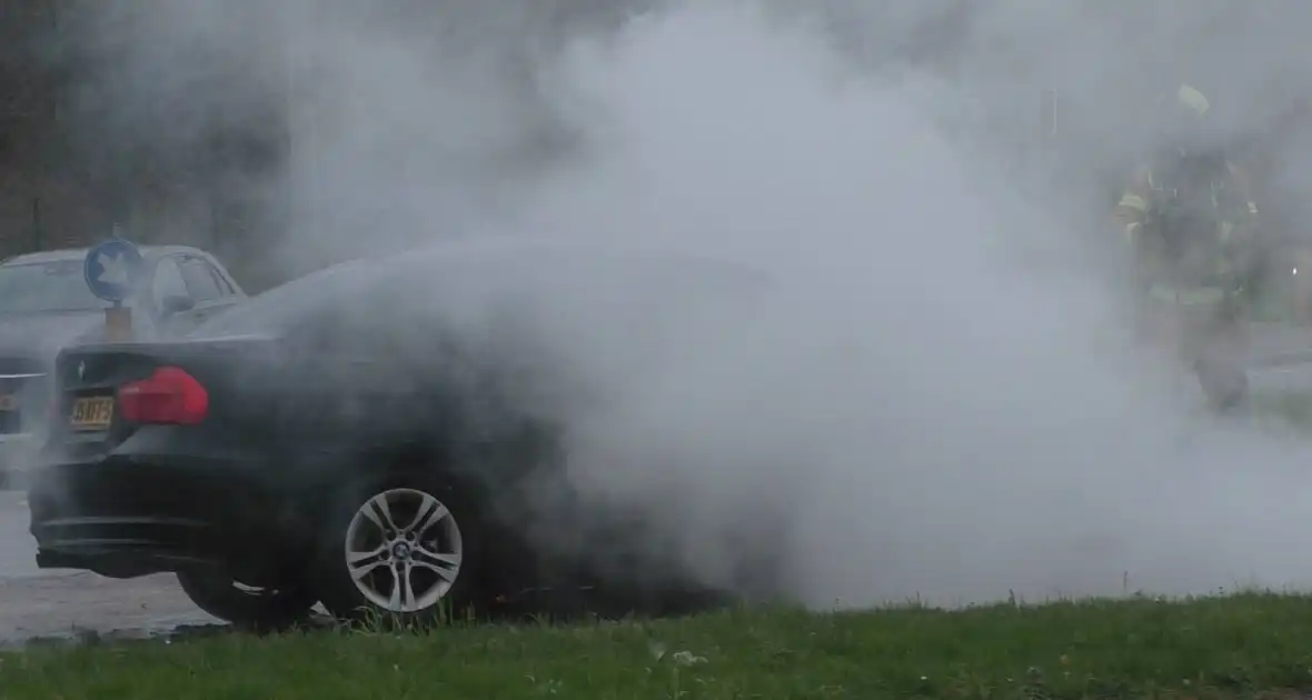 BMW gaat in vlammen op tijdens proefrit - Foto 11
