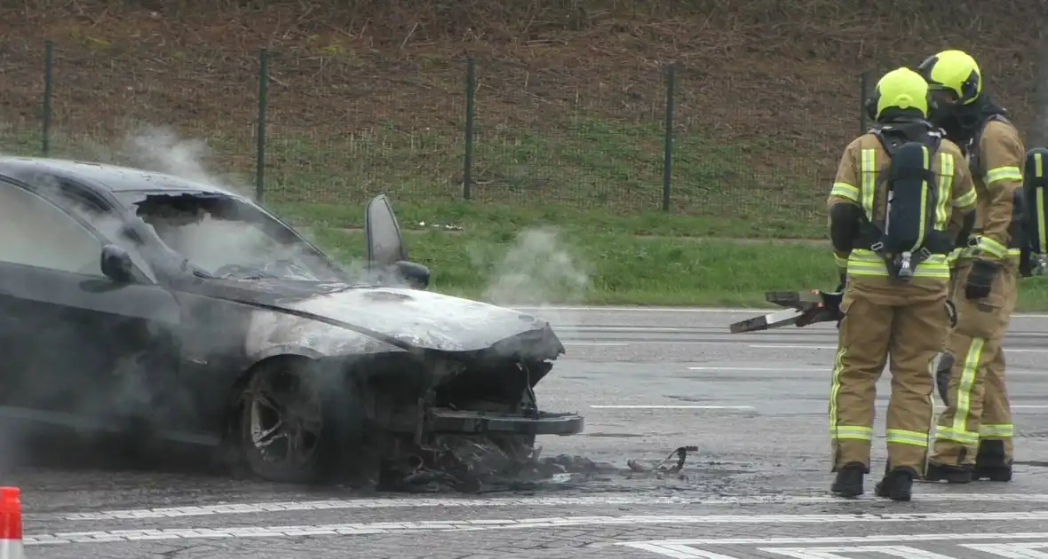 BMW gaat in vlammen op tijdens proefrit - Foto 3