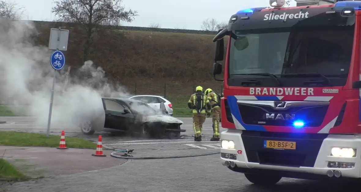 BMW gaat in vlammen op tijdens proefrit - Foto 5