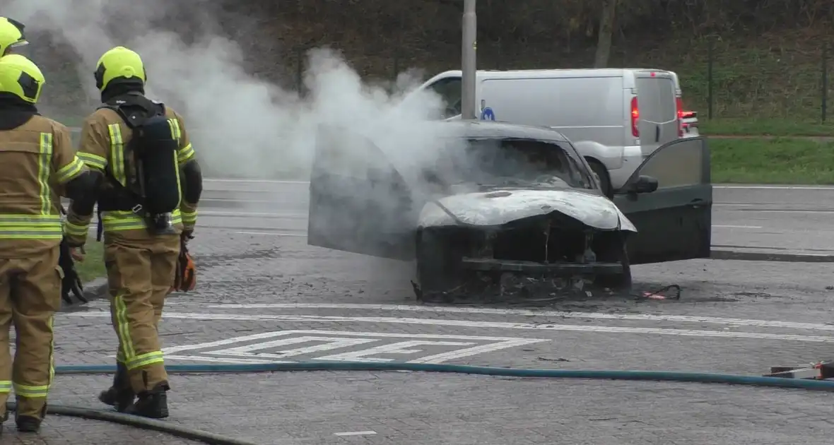 BMW gaat in vlammen op tijdens proefrit - Foto 6