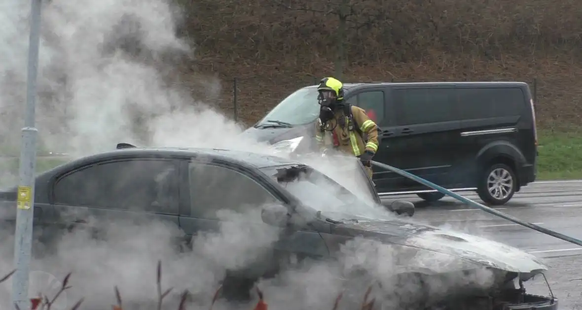 BMW gaat in vlammen op tijdens proefrit - Foto 7