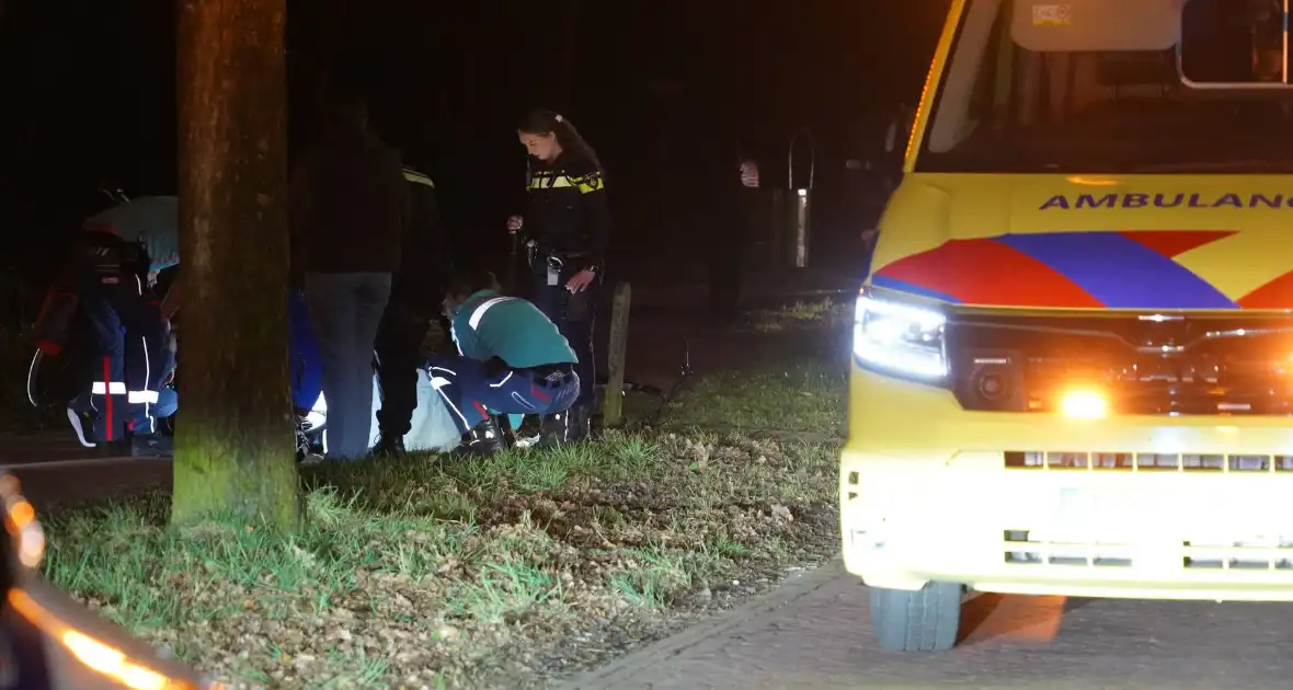 Meisje bekneld in fiets bij ongeval met andere fiets - Foto 1