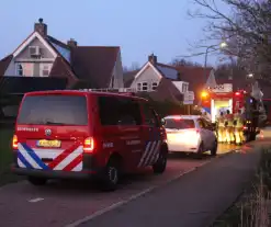 Brandweer doorzoekt sloot na aantreffen fiets langs waterkant