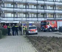 Hulpdiensten ingezet voor persoon met onbegrepen gedrag in flat