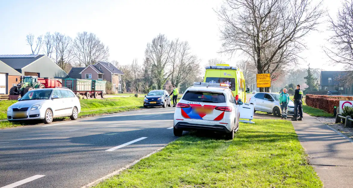 Automobilist gaat ervandoor na ongeval met drie andere auto's