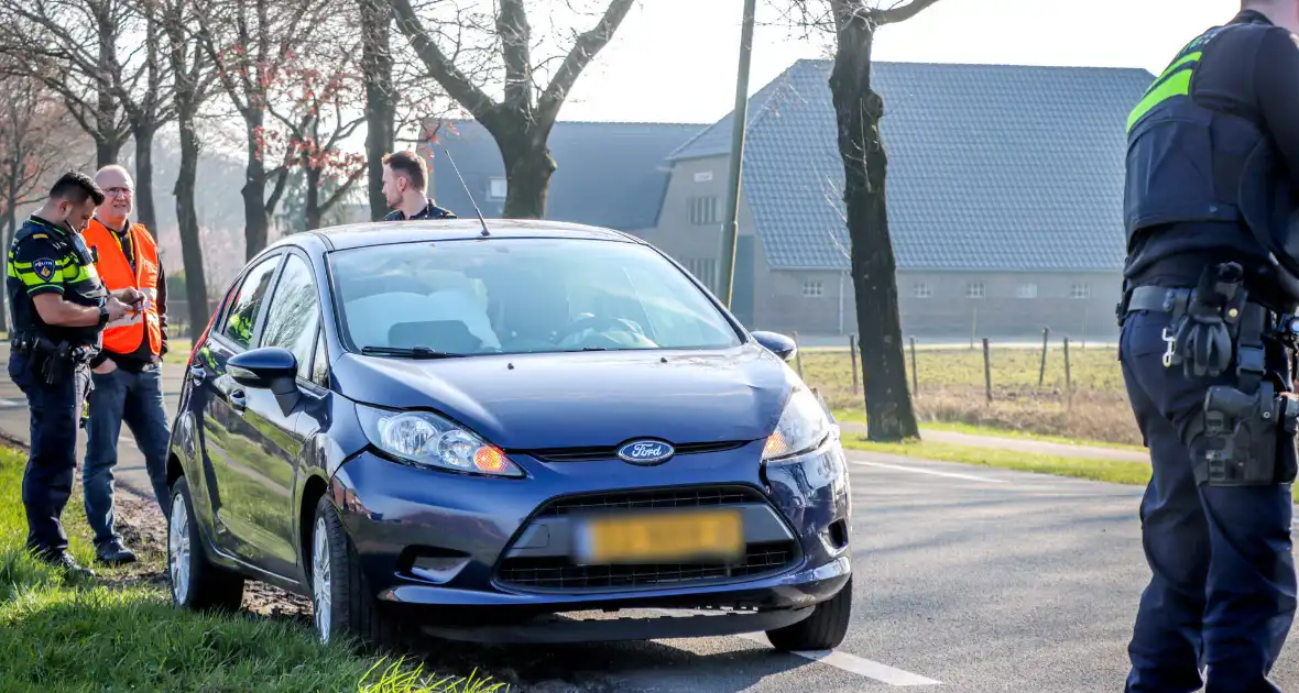 Automobilist gaat ervandoor na ongeval met drie andere auto's - Foto 2