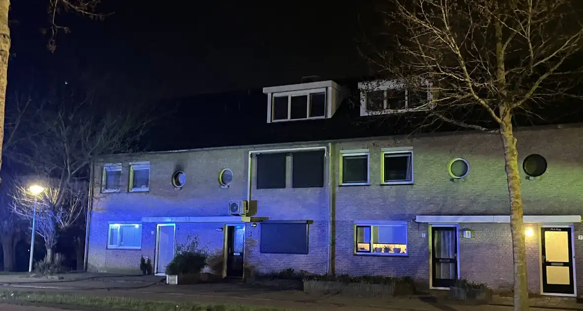 Flinke vlammen bij woningbrand op eerste etage - Foto 1