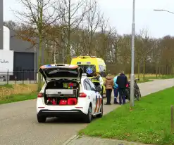 Groep fietsers ten val