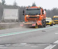 Meerdere auto's met lekke banden vanwege afgevallen lading