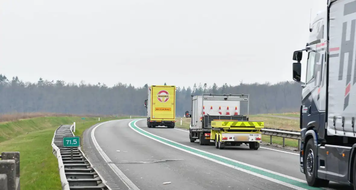 Meerdere auto's met lekke banden vanwege afgevallen lading - Foto 1