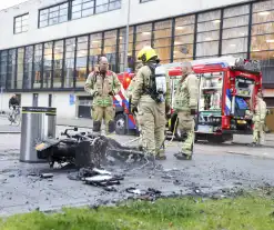 Deelscooter volledig verwoest door brand